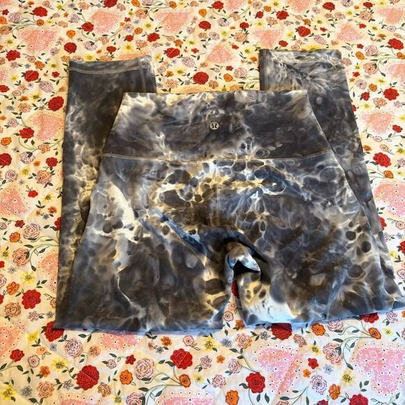 Lululemon Wunder Under HR Crop 21"
MDye - Picture 8 of 9